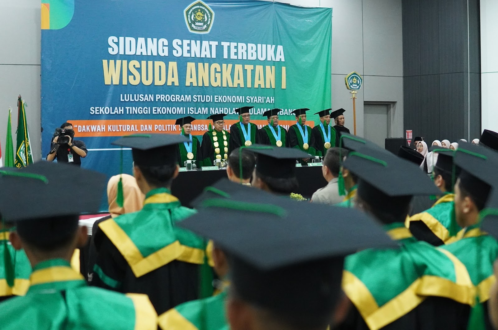 SEKDA SUBANG HADIRI WISUDA ANGKATAN PERTAMA SEKOLAH TINGGI EKONOMI ISLAM NAHDLATUL ULAMA (STEINU) SUBANG
