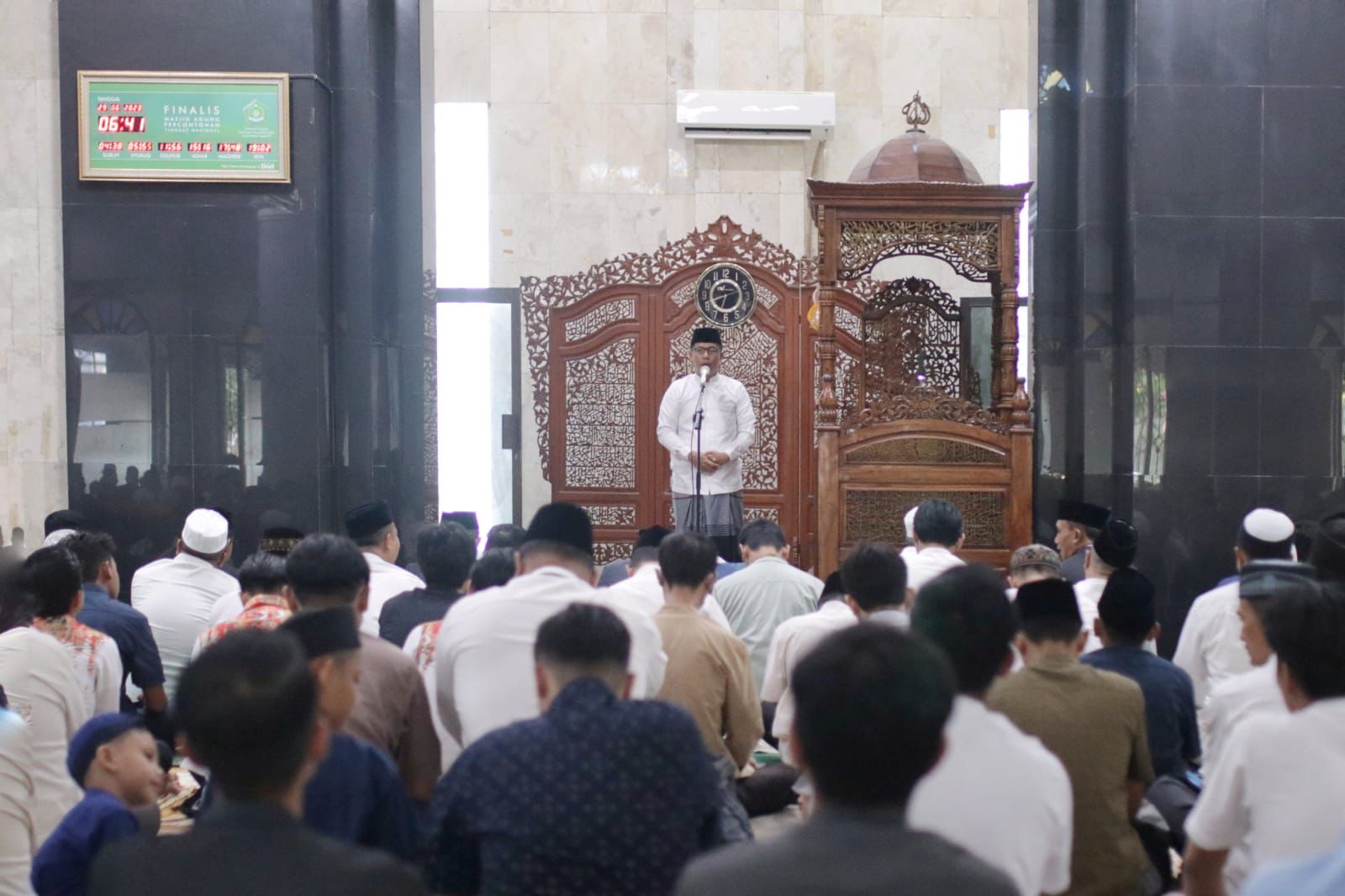 SEKDA SUBANG LAKSANAKAN SHOLAT IDUL ADHA DI MASJID AL MUSABAQOH