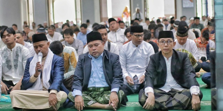 SEKDA SUBANG LAKSANAKAN SHOLAT IDUL ADHA DI MASJID AL MUSABAQOH