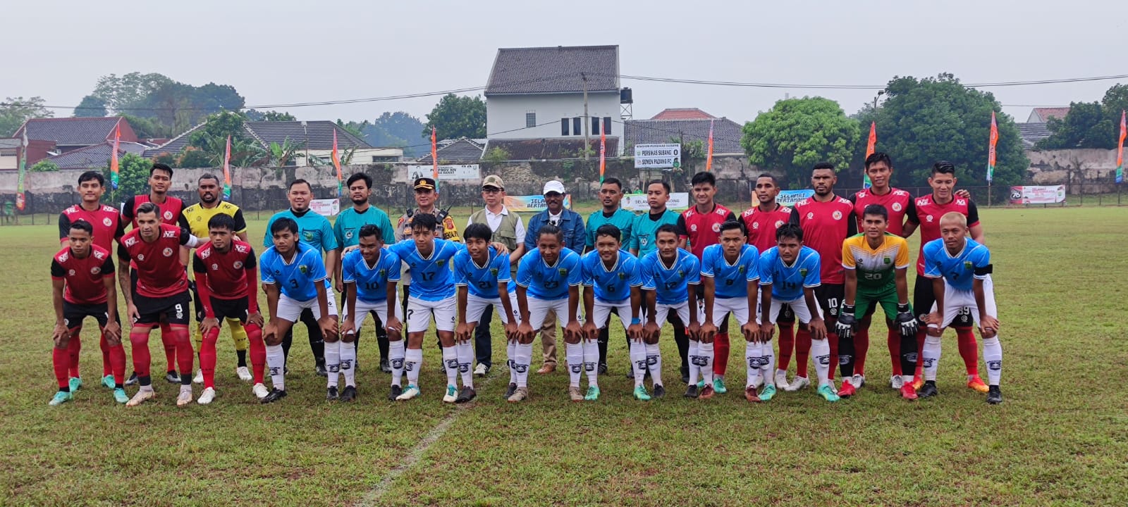 SEKDA SUBANG MEMBUKA PERTANDINGAN PERSAHABATAN ANTARA PERSIKAS VS SEMEN PADANG