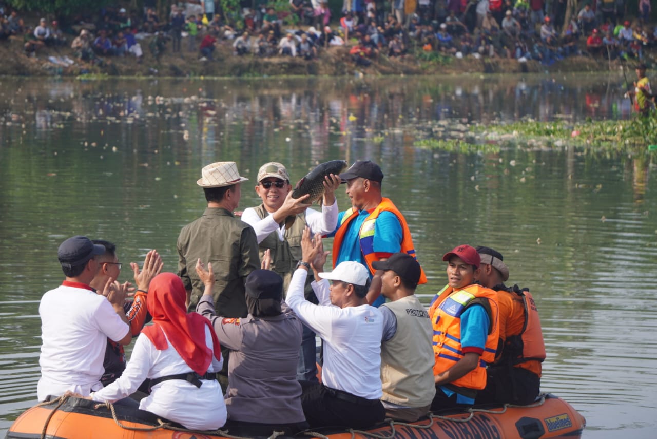 Sekda Subang menghadiri sekaligus membuka kegiatan Gebyar Mancing Mania Bareng Jawara Miara