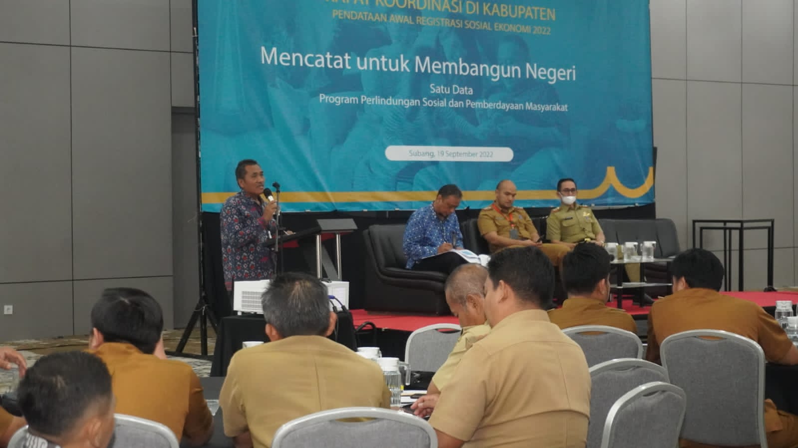 Sekda Subang Pemateri Rakoor Pendataan Awal Registrasi Sosial Ekonomi 2022