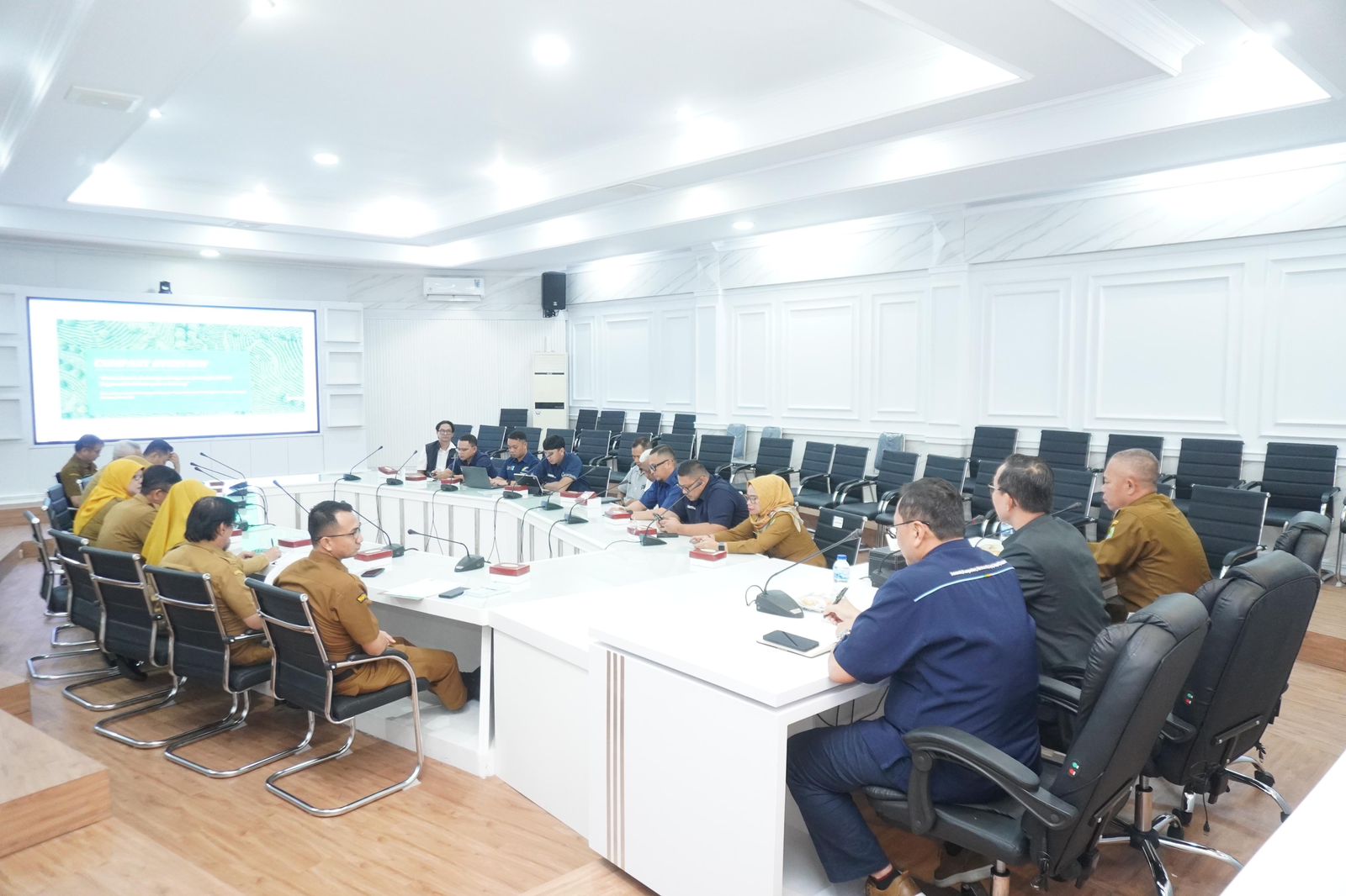 SEKDA SUBANG PIMPIN RAPAT, PEMKAB SUBANG–PTPN BAHAS DUKUNGAN PROGRAM STRATEGIS NASIONAL
