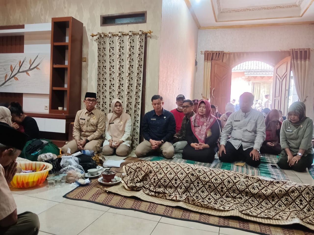 Sekda Subang Takziah Ke Rumah Duka dan Ikut Belasungkawa Atas Kepergian Keanu, Siswa Pramuka yang Berpulang