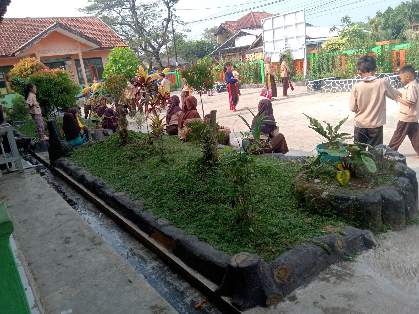 Sekolah Dasar Negeri ( SDN ) Sukamelang Kecamatan Subang Berlatih Persiapan Untuk Acara Perpisahan dan Pembagian Raport