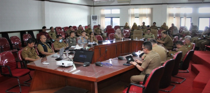 Sekretaris Daerah Kabupaten Subang H. Asep Nuroni,S.Sos, M. Si mengikuti sekaligus memimpin Briefing Staff