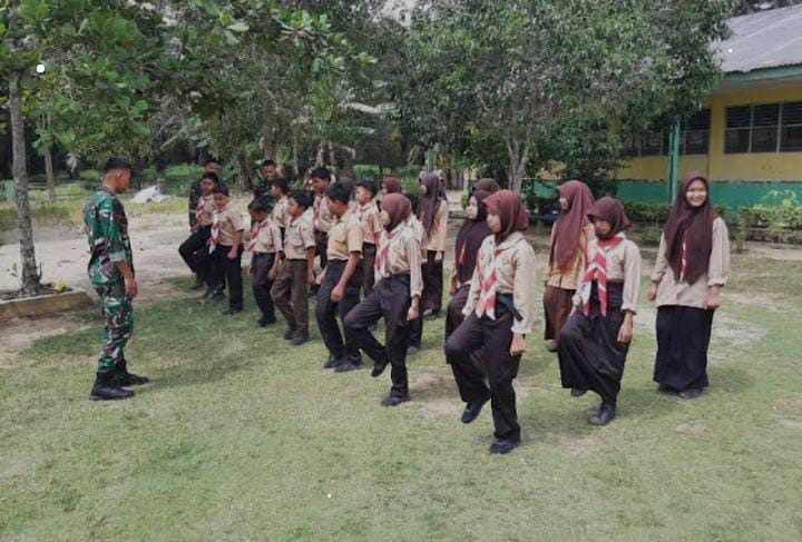 Selain Melaksanakan Kegiatan Fisik, Satgas TMMD 118 Kodim 1416/Muna Juga Latih PBB Pelajar SLTPN 1 Tongkuno
