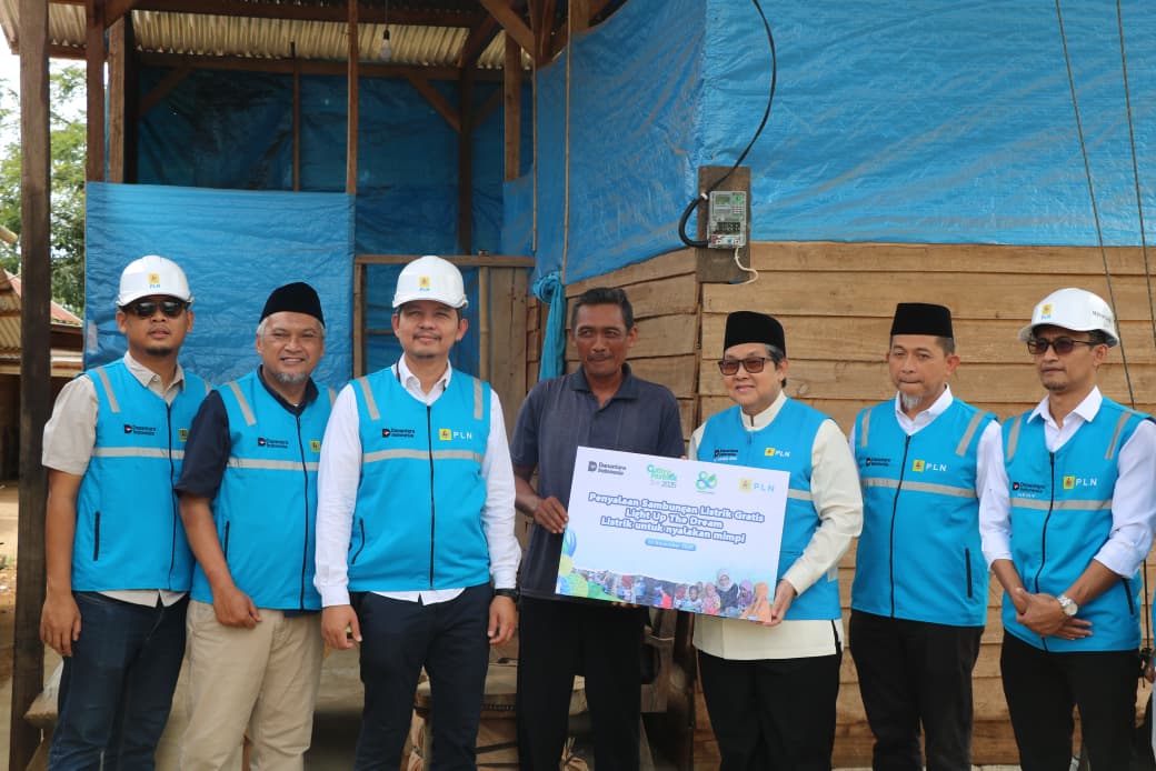 Semangat Hari Pahlawan, Donasi Insan PLN Bantu Terangi Masyarakat di Konawe