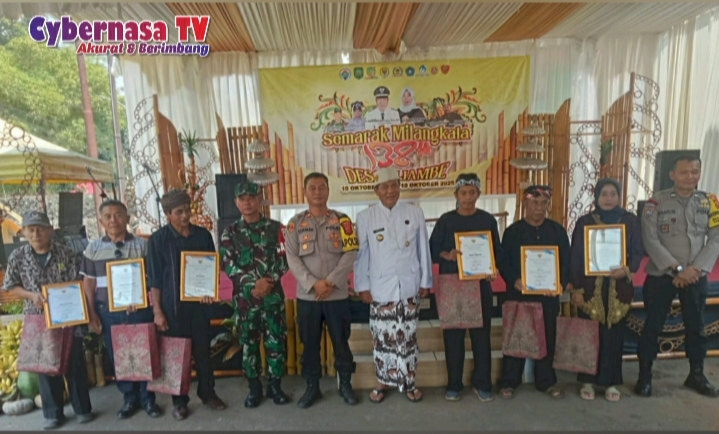 Semarak Milangkala Desa Cijambe ke -138 Jajang Suswendi Diberikan Piagam Penghargaan Atas Pengabdiannya