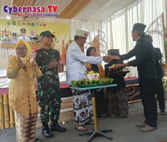 Semarak Milangkala Desa Cijambe Ke -138, Simbolis Potong Tumpeng Dan Syukur Bersama warga