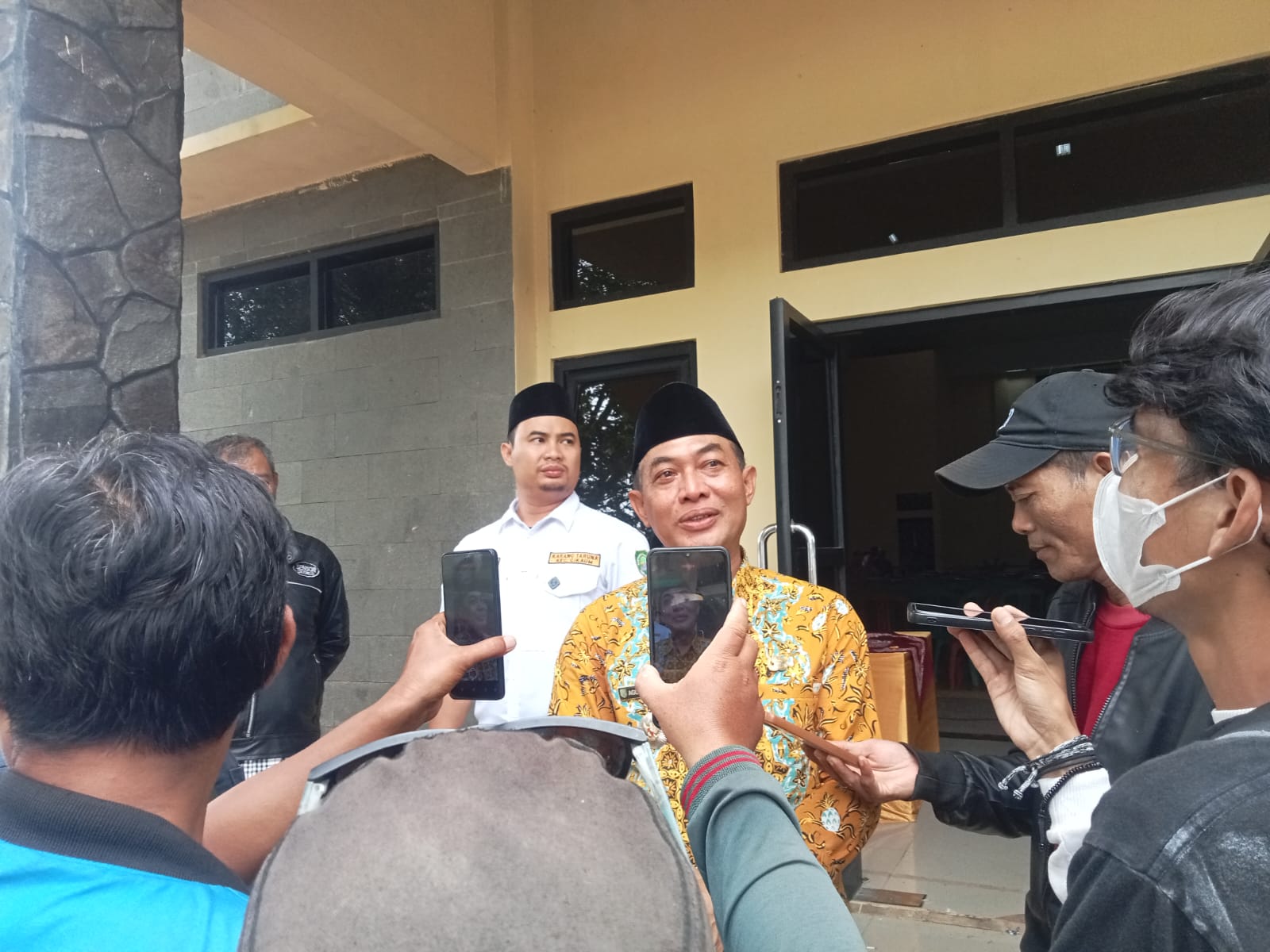 Serah Terima Jabatan Camat Cikaum dari Rano Saeful Sudirman S.STP. Kepada Agus Sepuluh SE.Kp