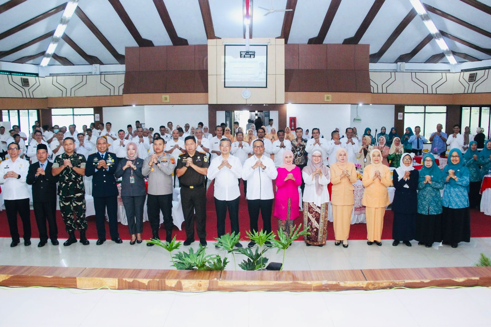 Serah Terima Jabatan Pj. Bupati Subang: Dr. Drs. Imran, M.Si., M.A.Cd., Resmi Diserahterimakan kepada Drs. Mochamad Ade Afriandi, M.T.