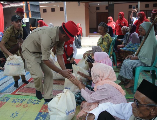Serahkan Bantuan Bencana Puting Beliung, Kang Jimat Berharap Memberi Manfaat Bagi Masyarakat