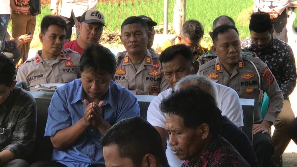 Serap Aspirasi Masyarakat, Polisi Kembali Gelar Jumat Curhat Di Desa Tenjolayar
