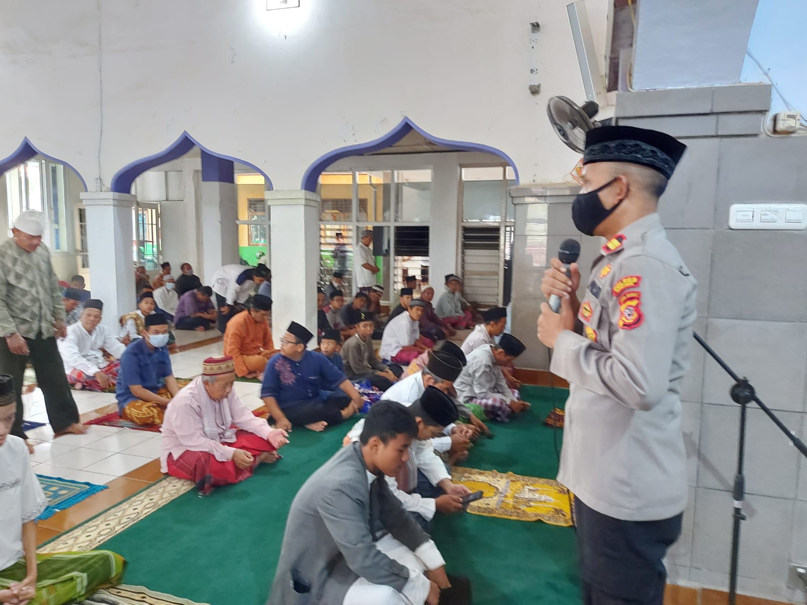 Shalat Jumat di Masjid Al-Mutaqin, Kapolsek Binong Sampaikan Himbauan Kamtibmas Kepada Jamaah Jumat
