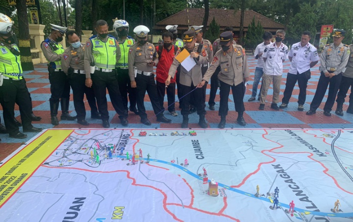 Siap Amankan Balap Sepeda Porprov XIV 2022, Kapolres Subang Gelar Tactical Floor Game dan Pengecekan Jalur