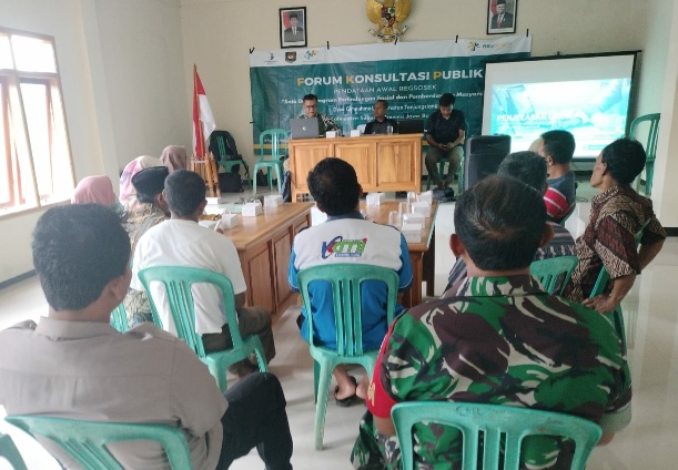 Sinergitas Bhabin dan Babinsa Desa Cimeuhmal dalam Melaksanakan kegiatan Forum konsultasi Publik ( FKP)  pendataan awal regsosek, Desa Cimeuhmal, Kec. Tanjungsiang