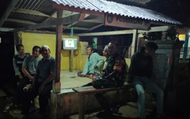 SINERGITAS TNI - POLRI BHABIN DAN BABINSA DESA SINDANGLAYA SAMBANG RONDA MALAM DI DESA BINAANNYA