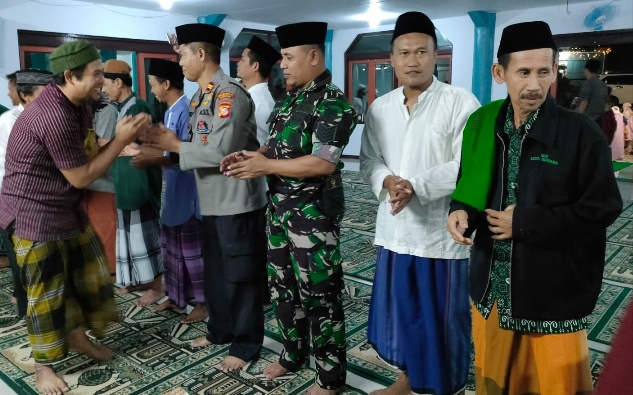 Sinergitas TNI - POLRI hadir dalam safari ramadhan tingkat Kecamatan Tanjungsiang