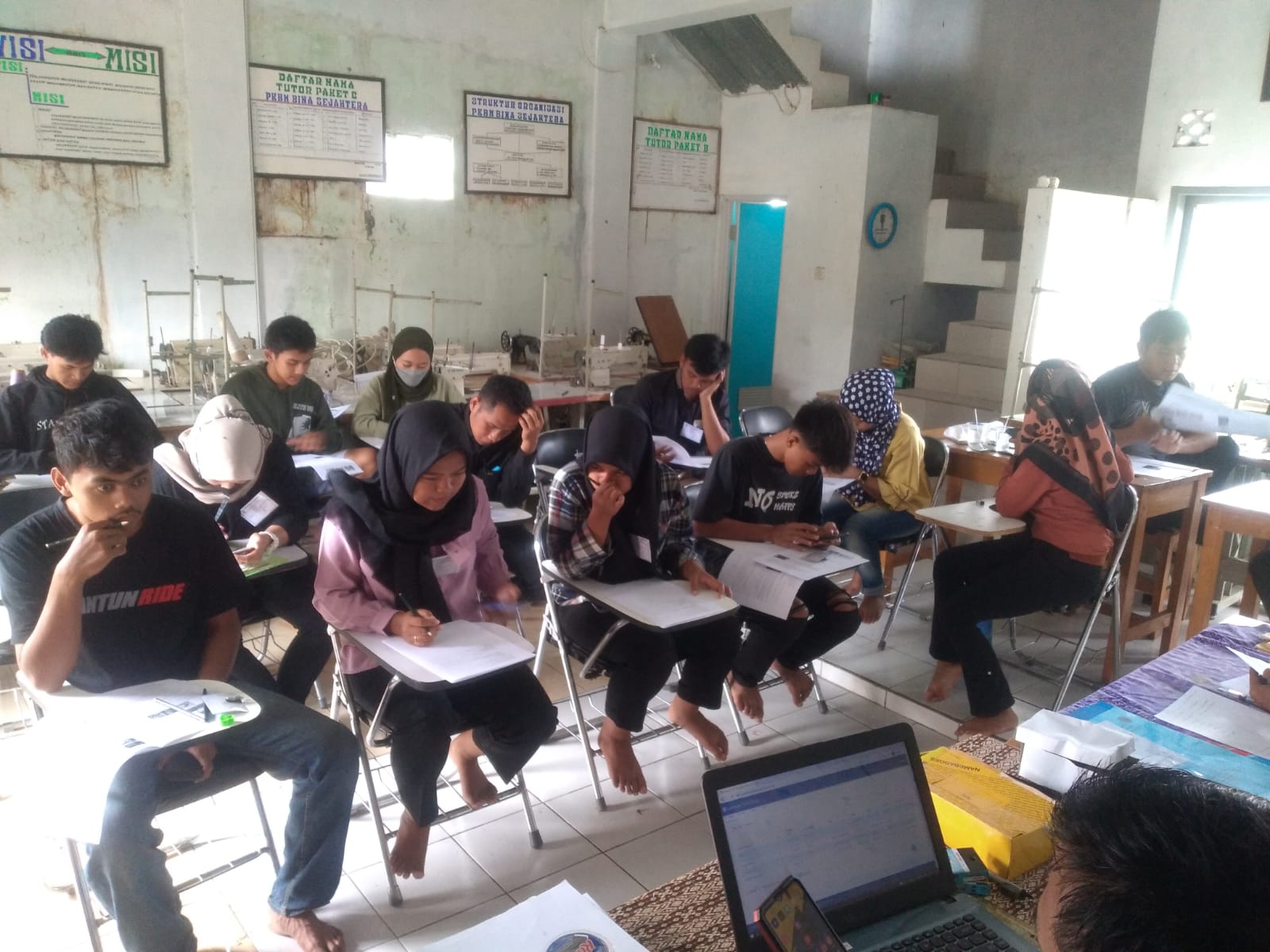Siswa - Siswi PKBM Bina Sejahtera Mengikuti Ujian Pendidikan Kesetaraan (UPK) 2022 Paket C