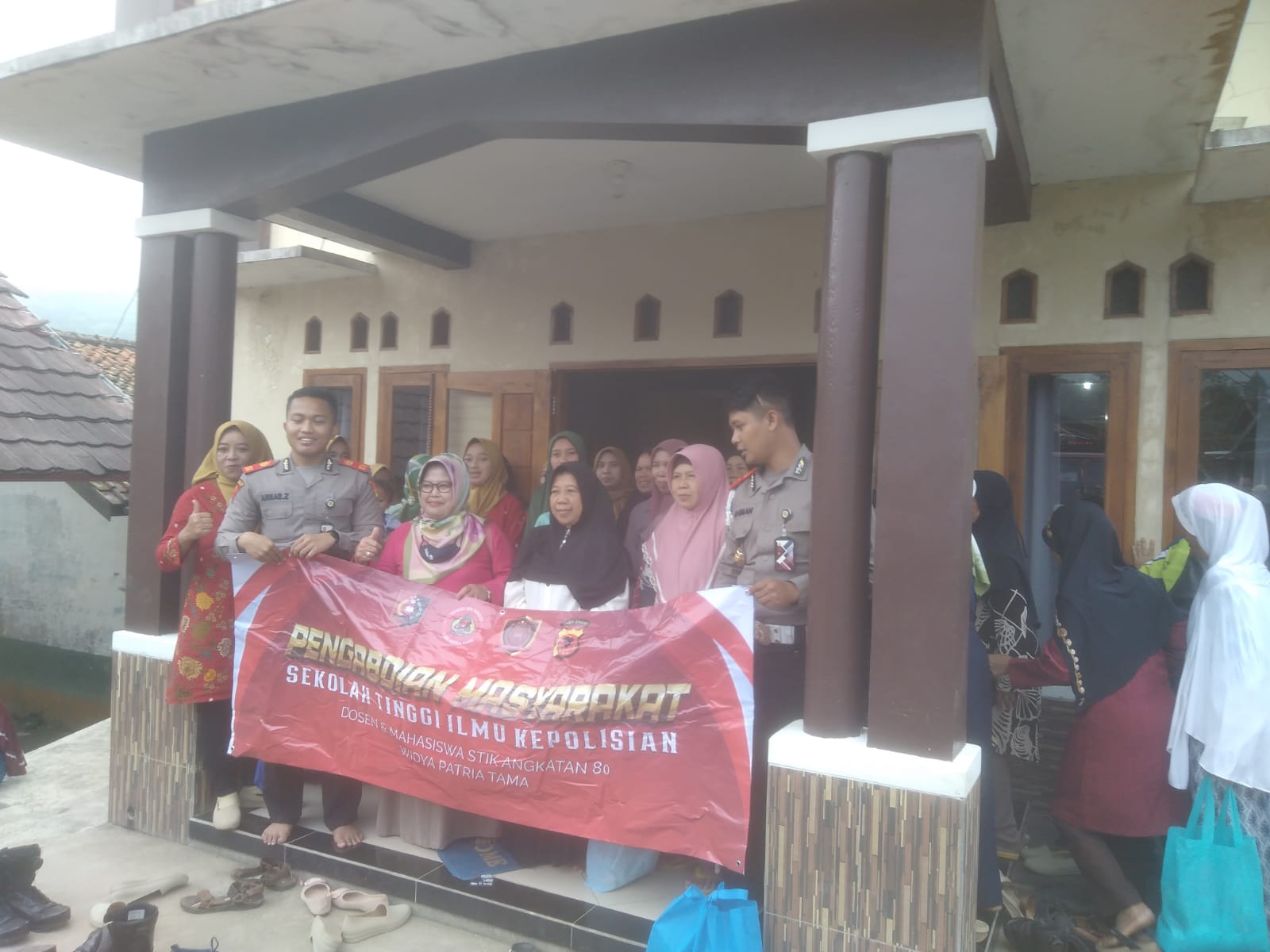Siswa STIK Lemdiklat Polri Di sambut Baik Warga Masyarakat Desa Cupunagara