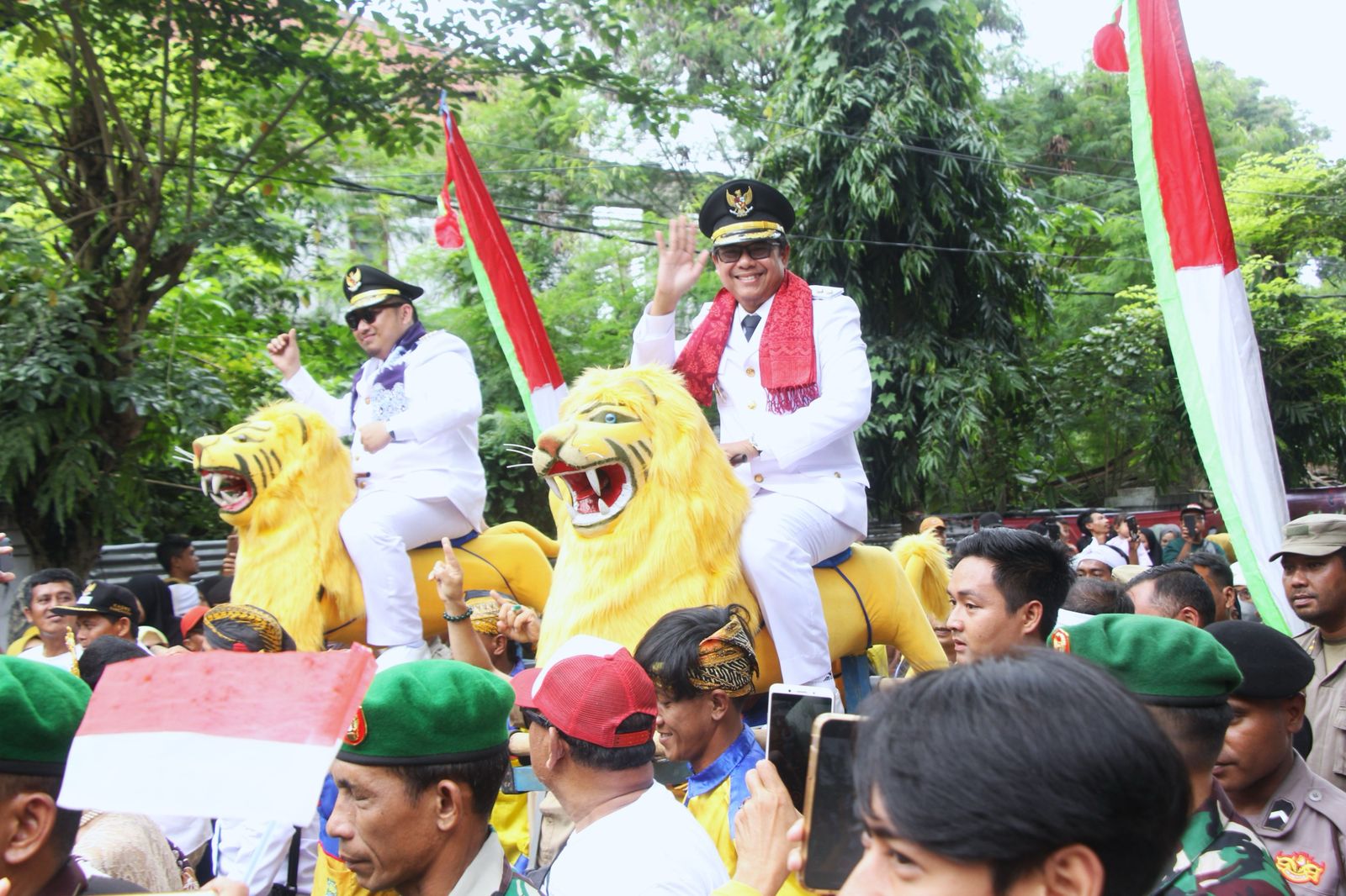 Subang ‘Ngabret’ Dimulai! Warga Tumpah Ruah dalam Pesta Rakyat, Sambut Kedatangan Bupati dan Wakil Bupati Baru