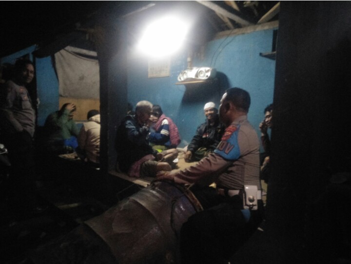 SUPAYA TETAP AMAN PIKET POLSEK TANJUNGSIANG GELAR SAMBANG RONDA MALAM