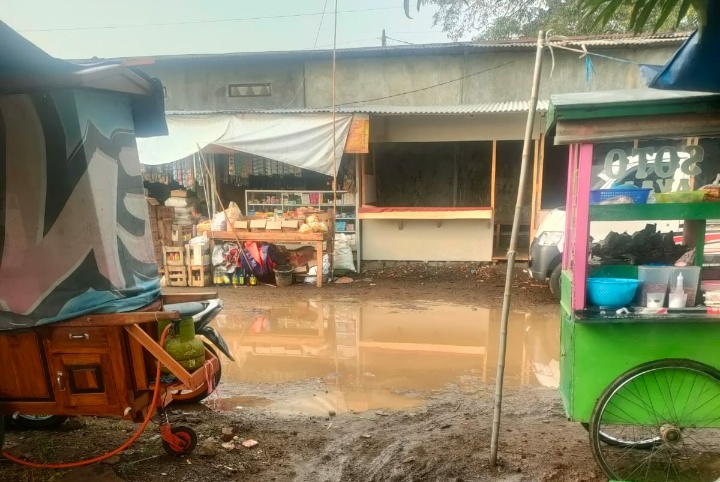 Tempat Pasar Sementara ( TPS ) Pagaden kecamatan pagaden kabupaten subang  Tampak Kumuh