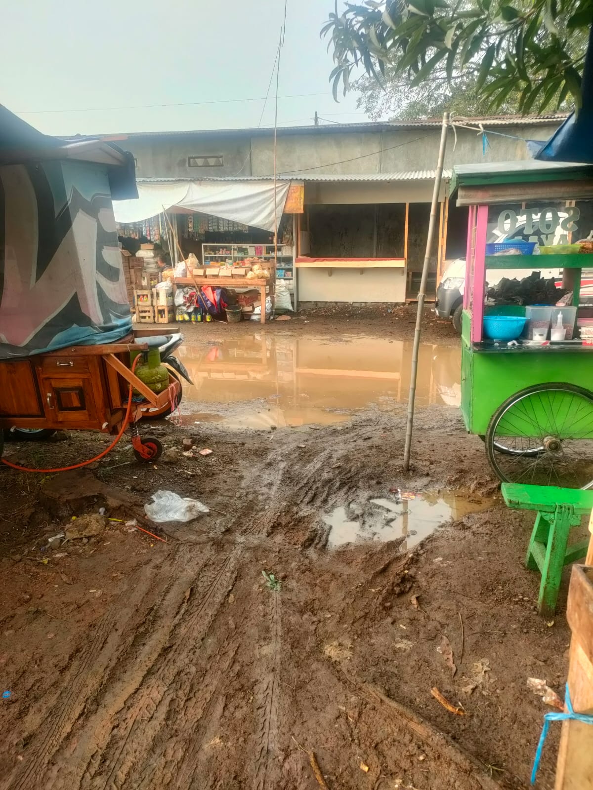 Tempat Pasar Sementara ( TPS ) Pagaden kecamatan pagaden kabupaten subang  Tampak Kumuh