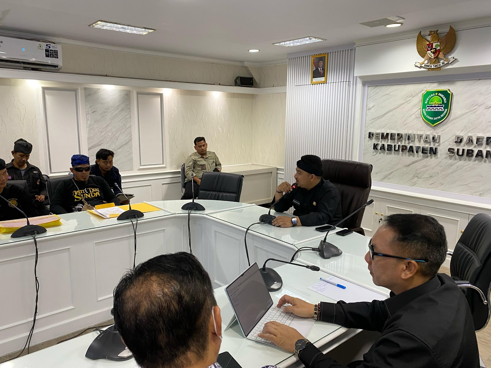 Terima Audiensi Forum Masyarakat Peduli Jabar, Kang Rey Tegas: Pungli Harus Hilang