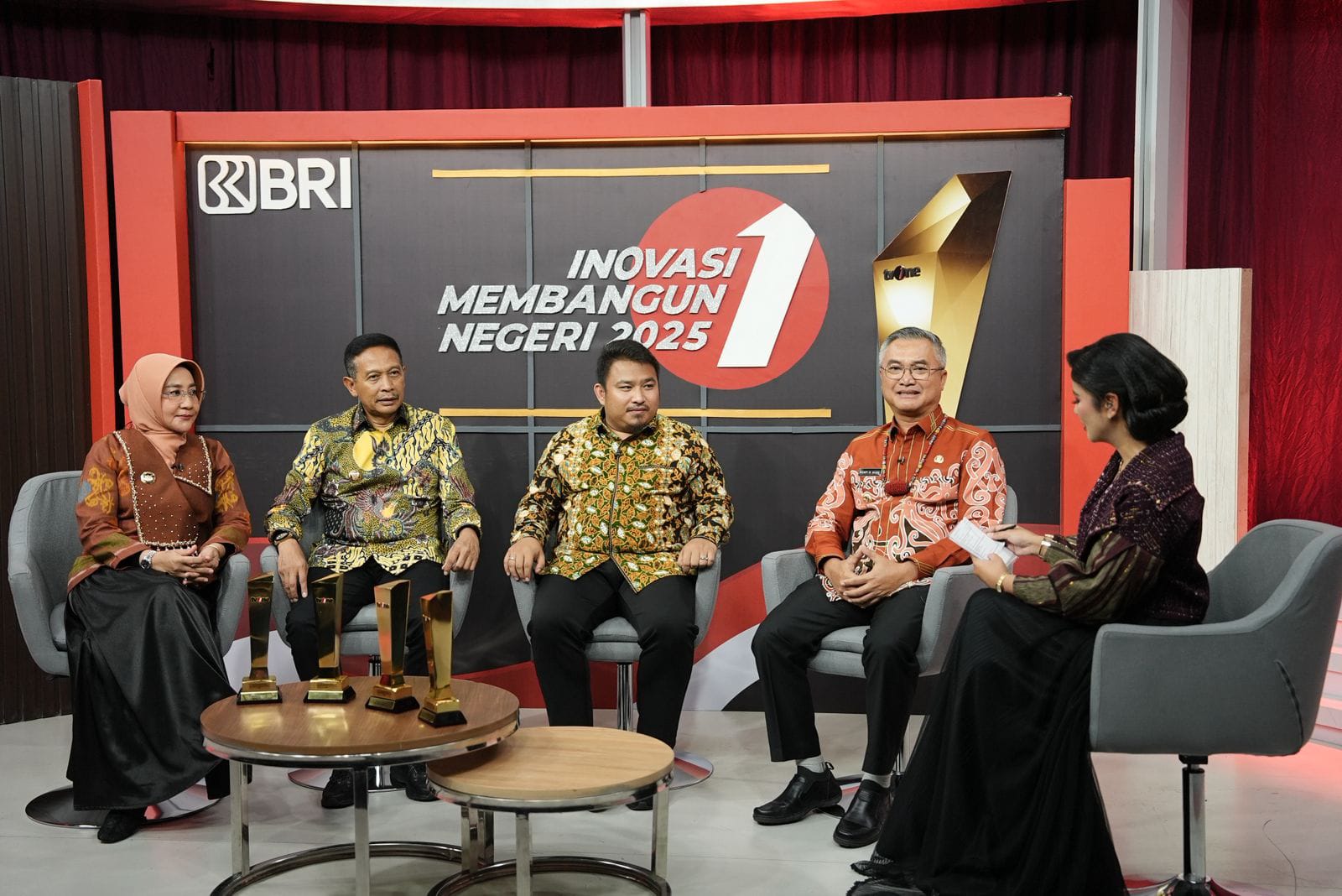TERIMA PENGHARGAAN, KANG REY PERSEMBAHKAN UNTUK MASYARAKAT