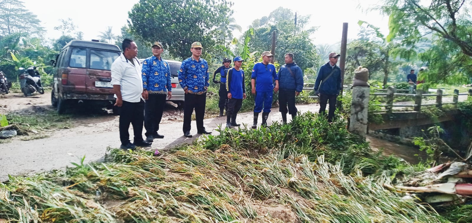 Tim Monitoring  Kec.Tanjungsiang  Dan TAGANA "  Inventarisir  dampak dari banjir Sungai Cikembang