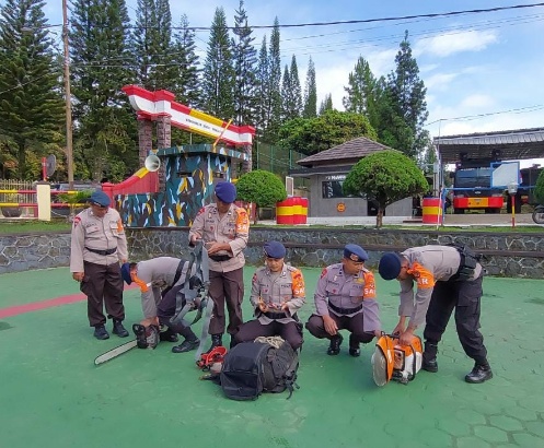 Tim SAR Sat  Brimob Polda Jabar Laksanakan Siaga Antisipasi Terjadinya Bencana Alam