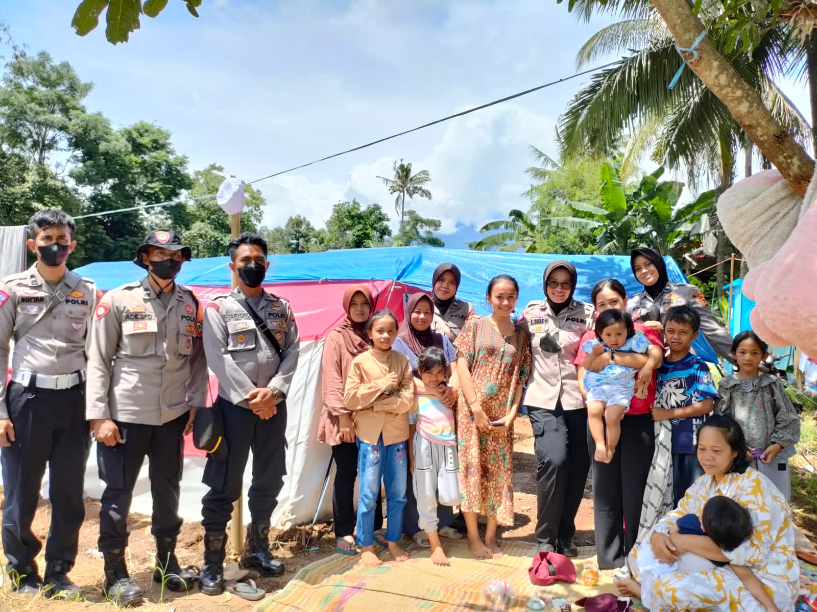 Tim Trauma Healing Polres Subang Terus Berikan Motivasi Kepada Warga Korban Gempa Cianjur dari Desa Ke Desa
