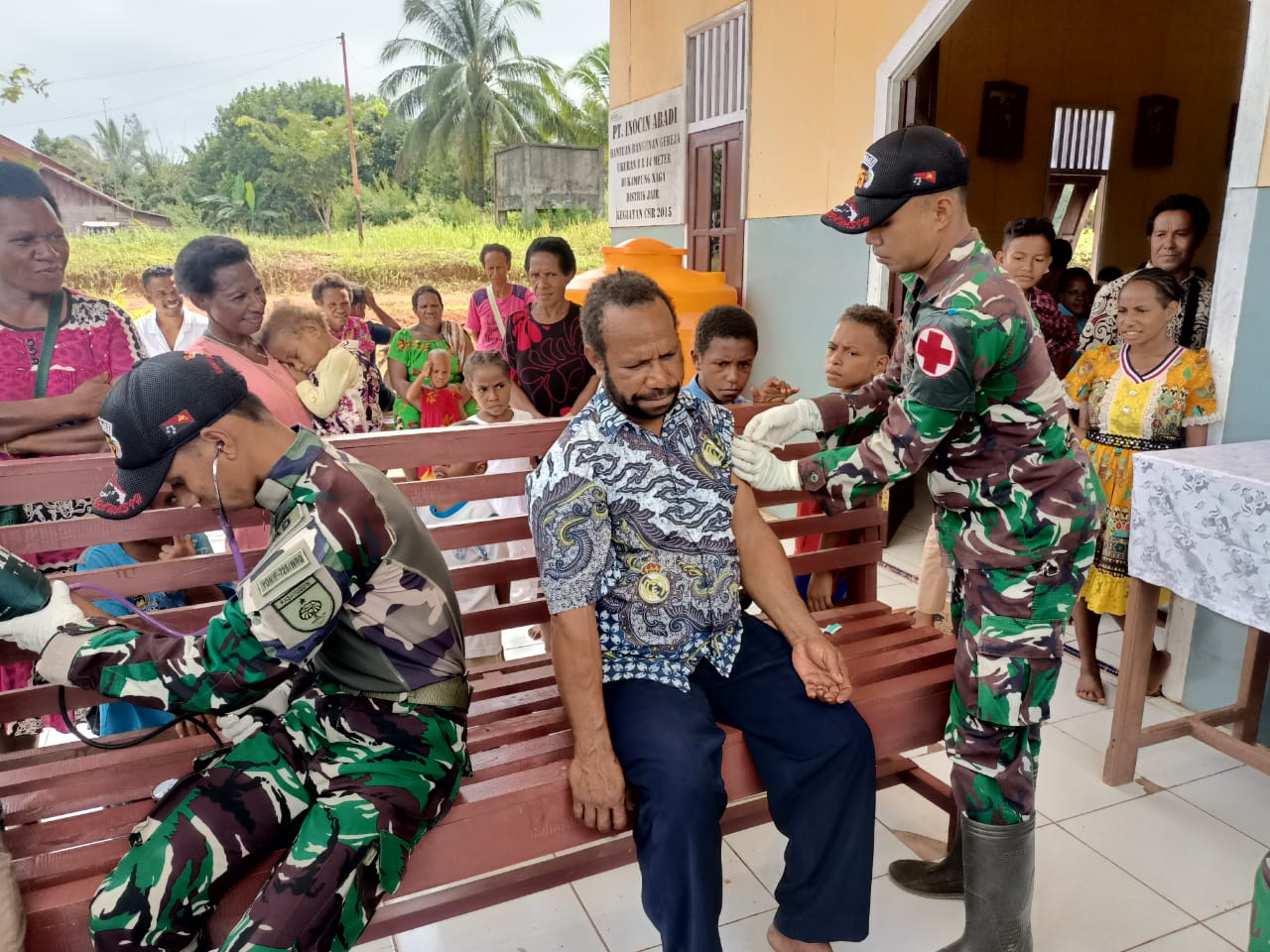 Tingkatkan Kesehatan Warga Binaan, Satgas Yonif 725/Wrg Berikan Pelayanan Kesehatan