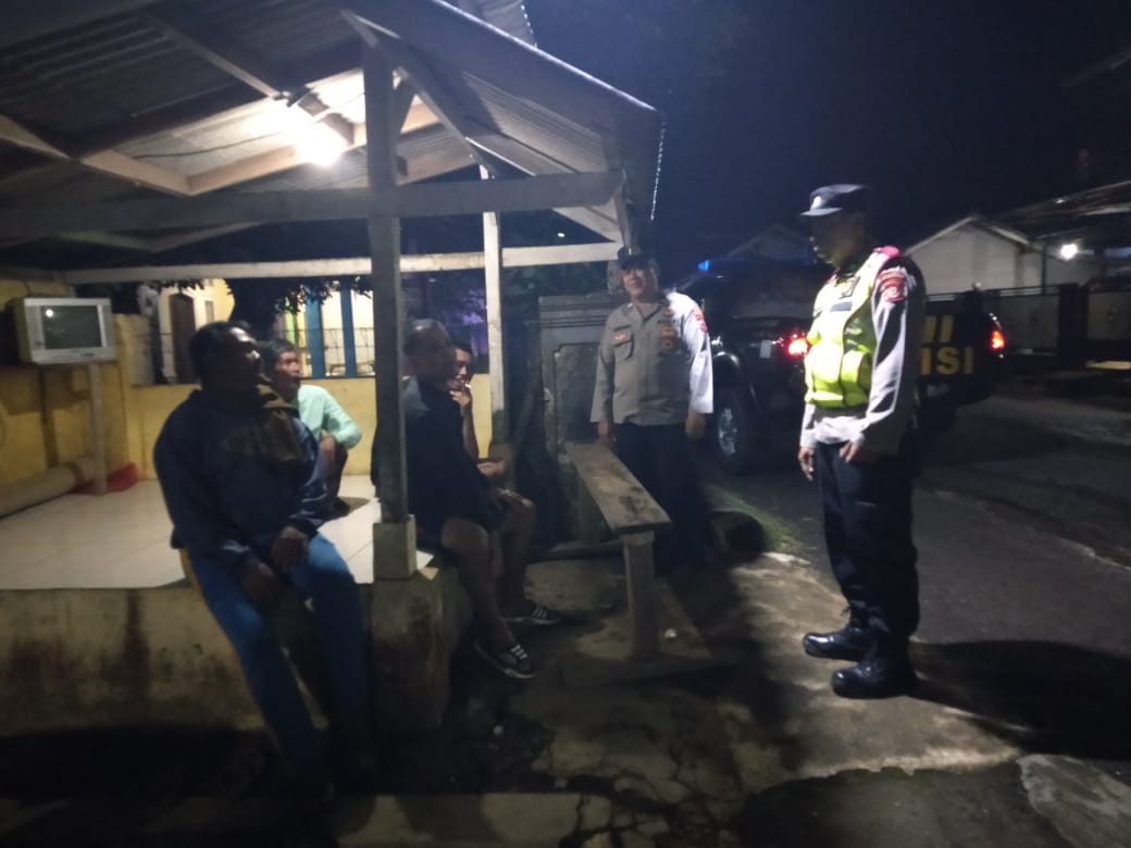 TINGKATKAN PATROLI RONDA MALAM SABHARA POLSEK TANJUNGSIANG UNTUK MENJAMIN KEAMANAN LINGKUNGAN