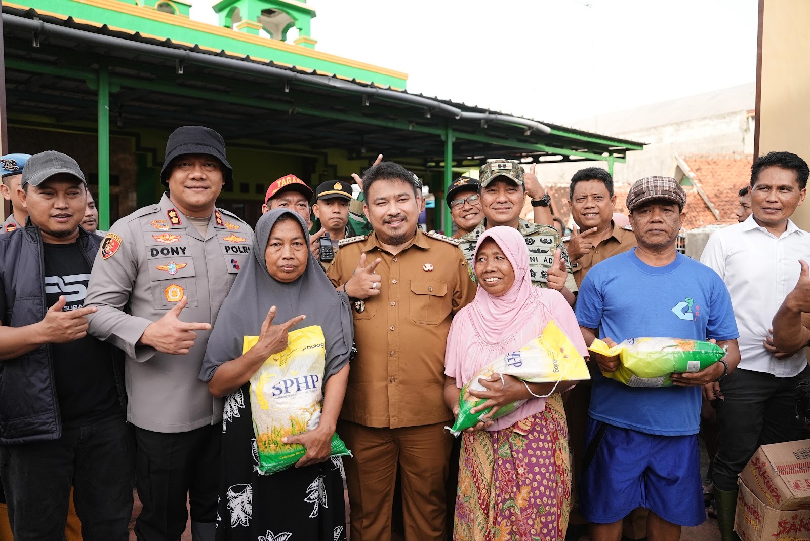 TINJAU BANJIR PAMANUKAN, KANG REY PASTIKAN KEBUTUHAN PENGUNGSI TERPENUHI
