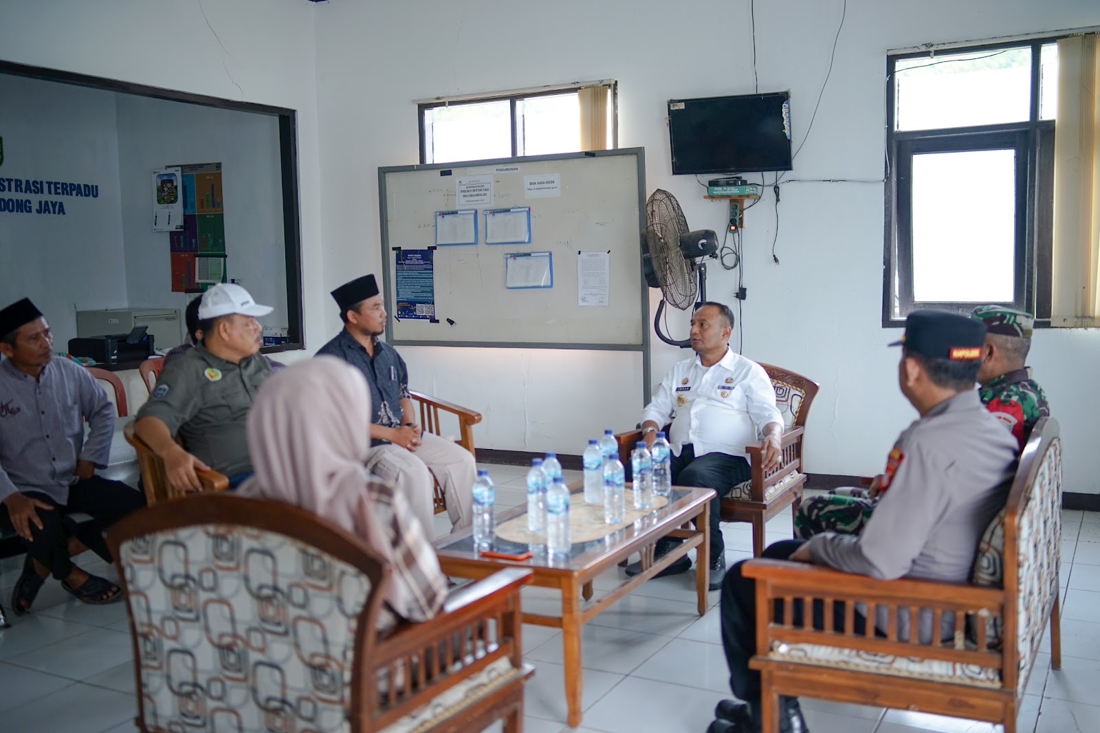 TINJAU CIBALANDONG JAYA, PJ BUPATI PASTIKAN LAYANAN DAN PROGRAM PEMERINTAH SAMPAI KE MASYARAKAT