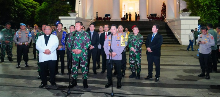 Tinjau Gereja di Malam Natal, Kapolri Pastikan TNI-Polri Beri Rasa Aman Sepanjang Nataru