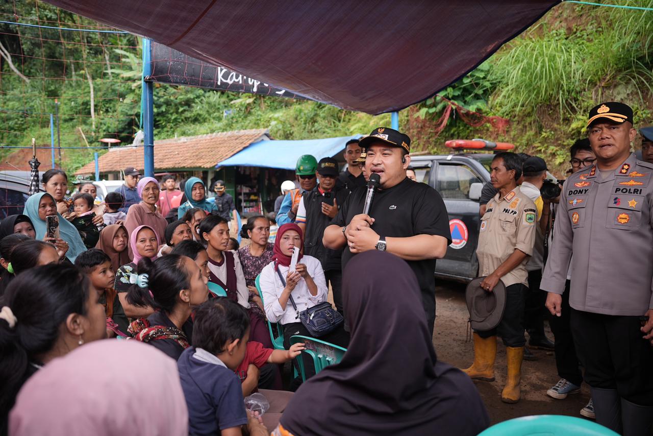 TINJAU KORBAN LUAPAN SUNGAI DI KECAMATAN CISALAK, BUPATI SUBANG HADIR BERIKAN HARAPAN DAN DUKUNGAN BAGI WARGA TERDAMPAK