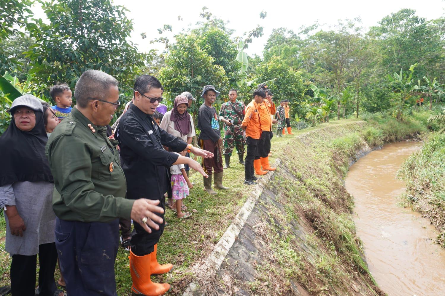 TINJAU NORMALISASI IRIGASI DAWUAN,KANG AKUR DORONG GERAKAN GOTONG ROYONG DI SELURUH SUBANG