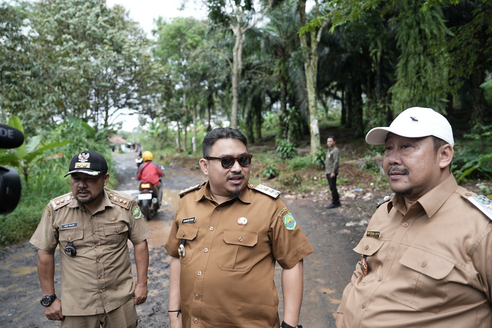 Tinjau Ruas Jalan Tambakmekar - Kasomalang, Kang Rey Yakini Jalan Leucir Dan Caang