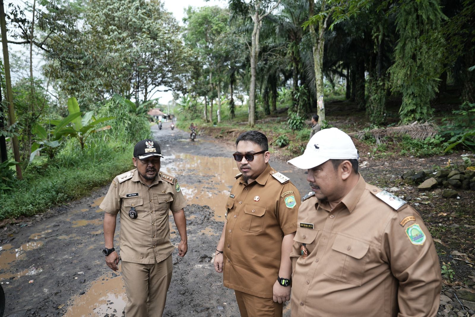 Tinjau Ruas Jalan Tambakmekar-Kasomalang, Kang Rey Yakini Jalan Leucir dan Caang