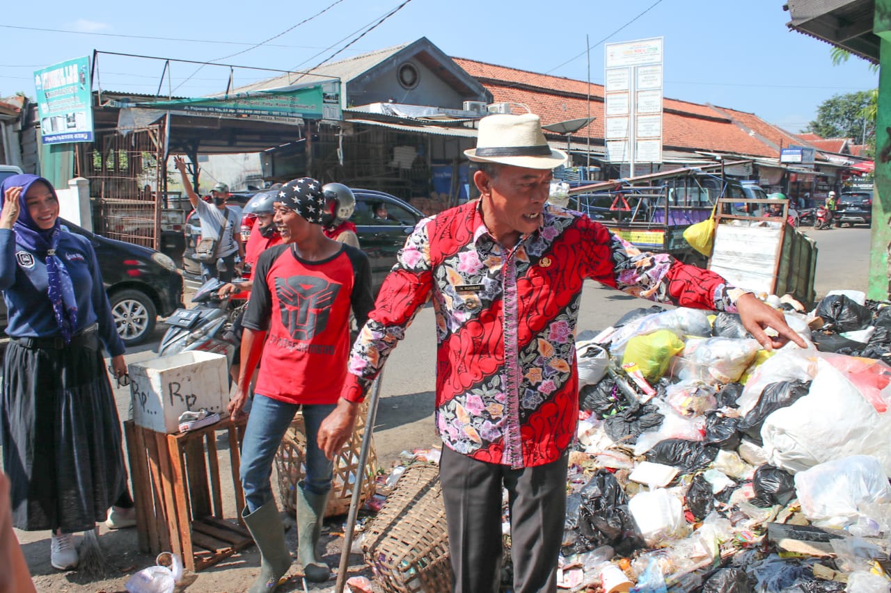TINJAU TPS JALAN PEJUANG, KANG JIMAT NYATAKAN AKAN PINDAHKAN SEMUA TPS DI JALAN PROTOKOL