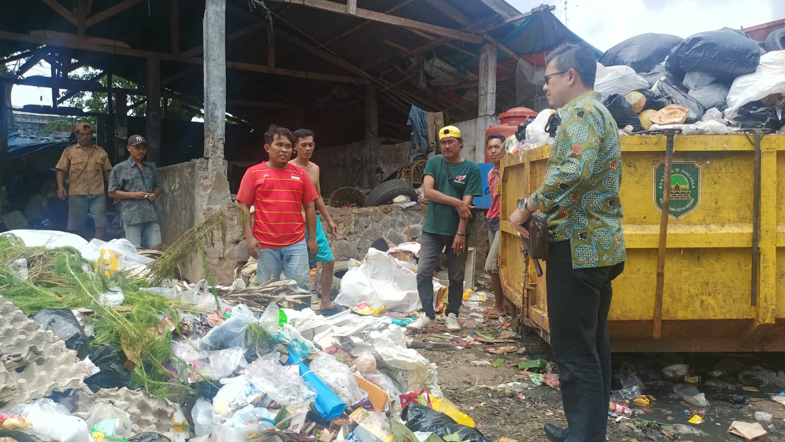 Tinjau TPS Pasar Baru Kang Akur Harap Permasalahan Sampah di Subang dapat Teratasi