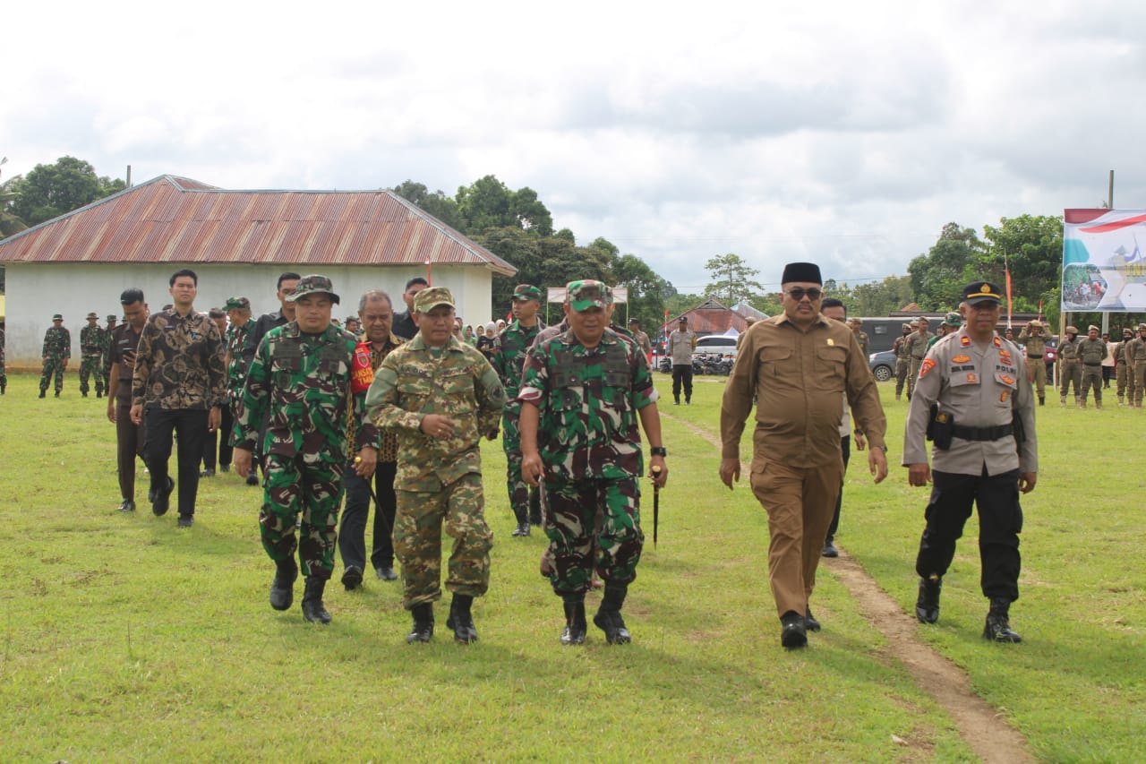 TMMD 123 Kodim 1416/Muna Resmi di Tutup Oleh Danrem 143/HO