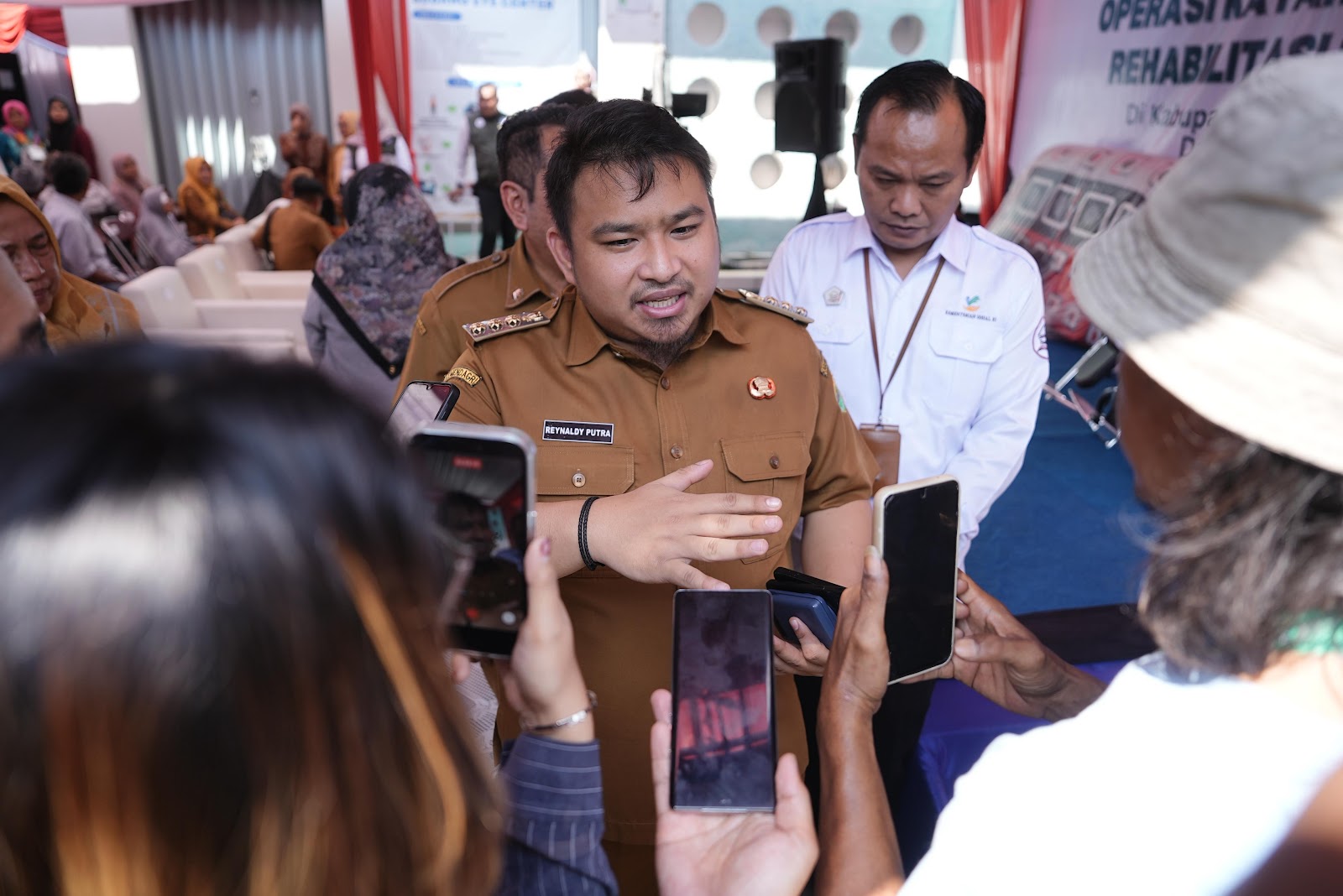UANG DARI RAKYAT HARUS DIGUNAKAN UNTUK KESEJAHTERAAN RAKYAT, TEGAS KANG REY DALAM BAKSOS KATARAK DAN ASISTENSI REHABILITASI SOSIAL