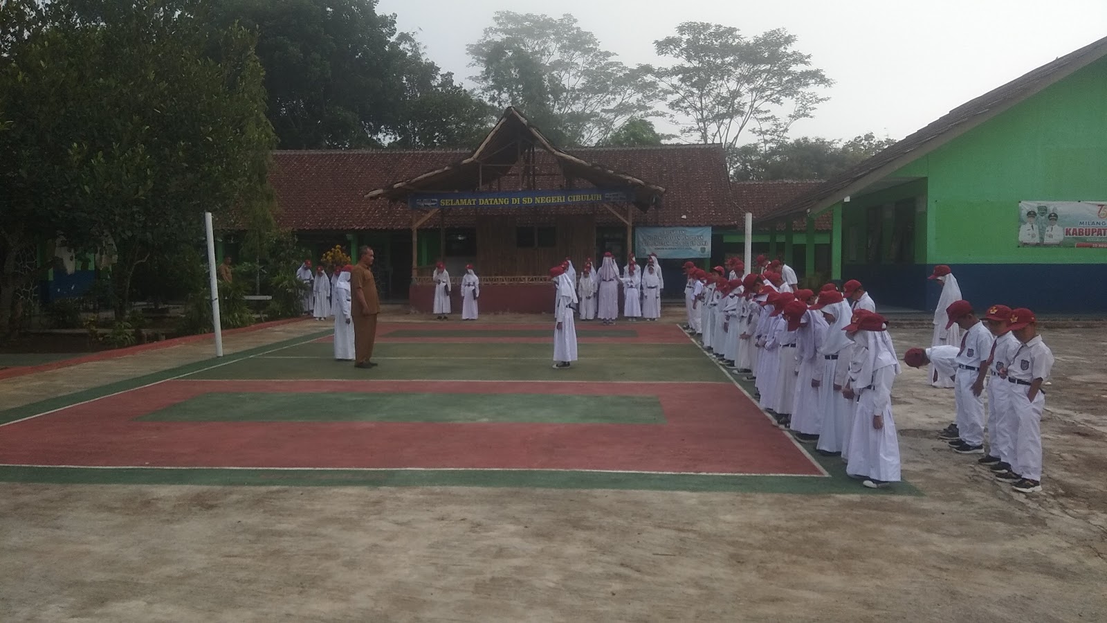 Upacara Bendera SDN Cibuluh Tanjungsiang : Terapkan Kedisiplinan Siswa