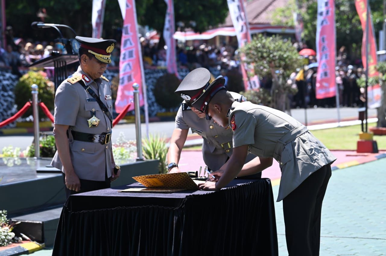 UPACARA PENUTUPAN PENDIDIKAN PEMBENTUKAN BINTARA POLRI GELOMBANG II TAHUN ANGGARAN 2023
