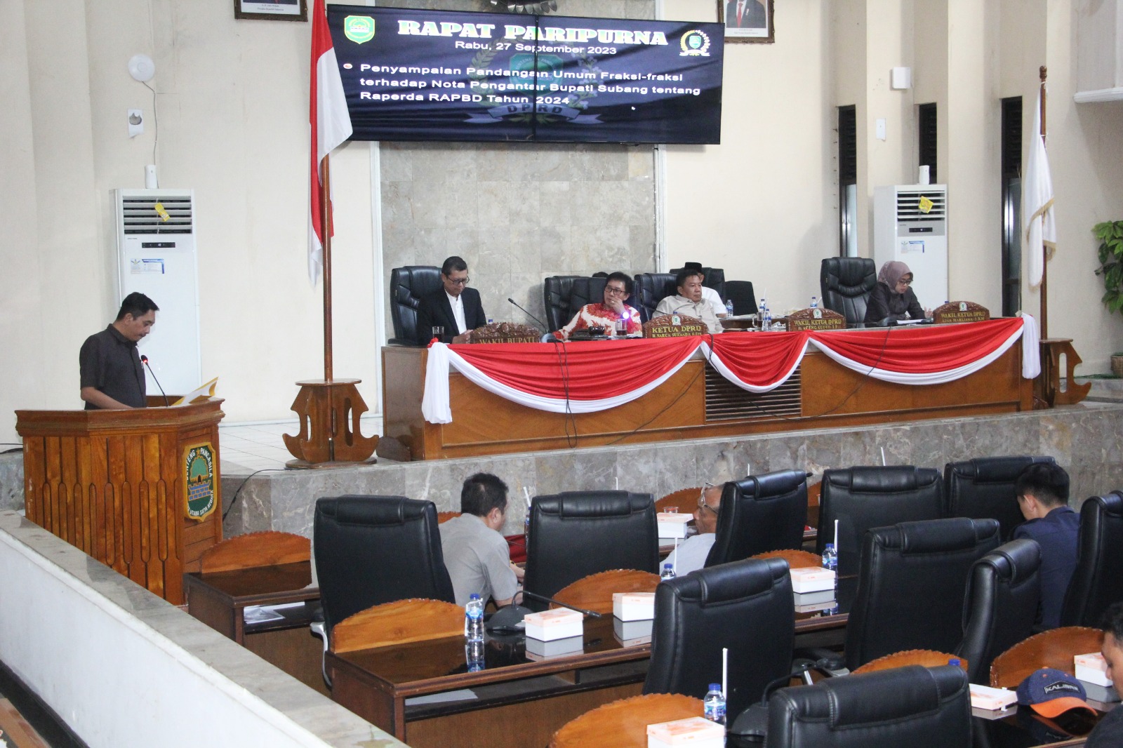 Wabup Hadiri Rapat Paripurna penyampaian pandangan umum Fraksi - fraksi terhadap nota pengantar Bupati Subang tentang RAPERDA RAPBD Tahun 2024